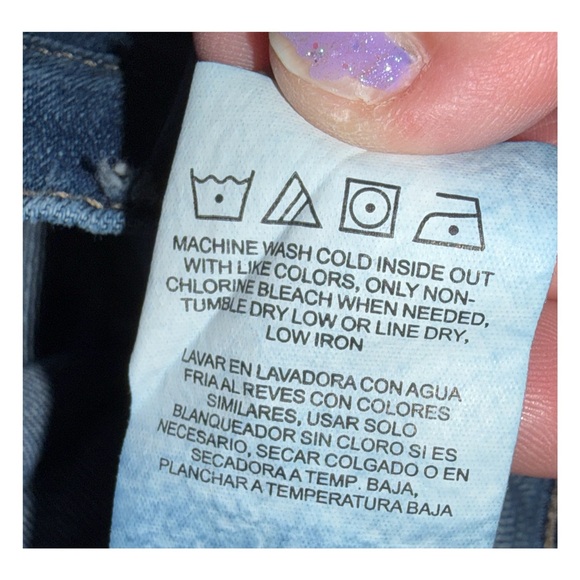 Rock & Republic Distressed Skinny Jeans – Star Embroidery - Medium Wash - Size 2 - Picture 6 of 7